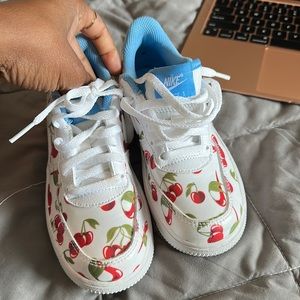 Air Force 1 Lv8 cherry